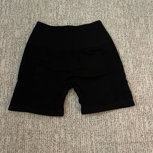 AMPLIFY SHORT 6.5” (matching top available separately)
